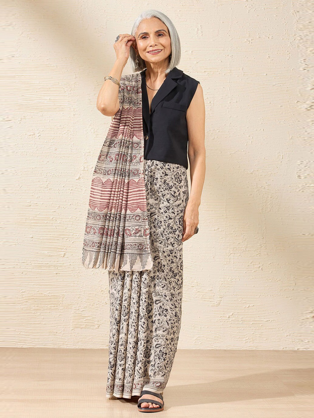 

Taneira Floral Printed Pure Cotton Saree, Off white