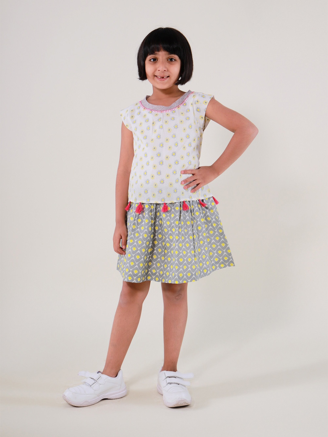 

Sangria Girls Floral Printed Short Sleeves Pure Cotton A-Line Dress, Yellow
