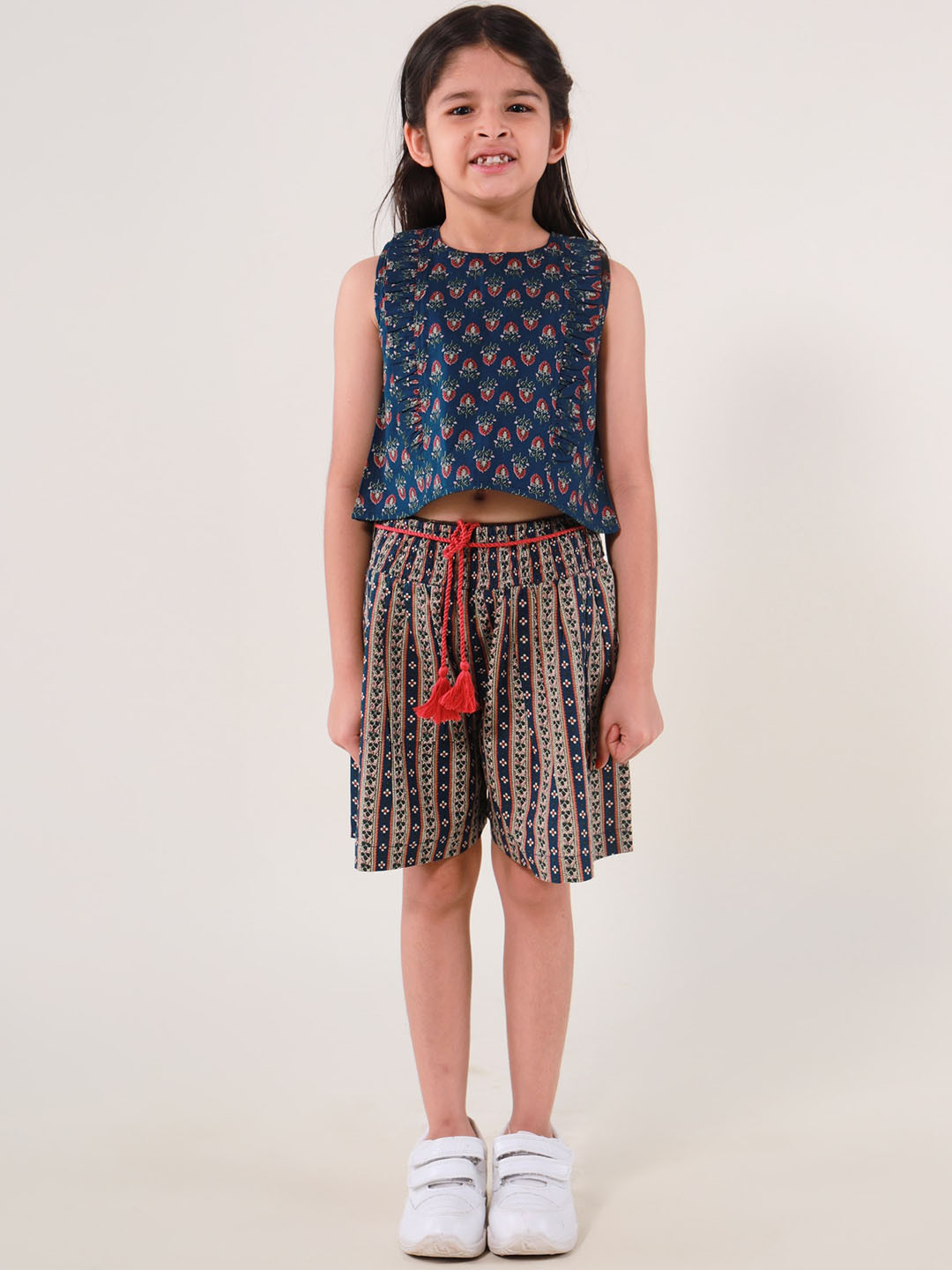 

Sangria Girls Floral Printed Pure Cotton Sleeveless Top With Shorts, Navy blue