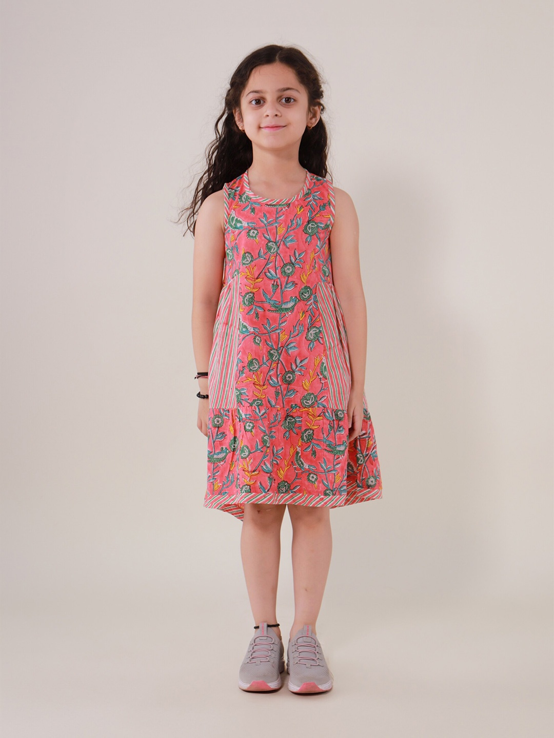 

Sangria Girls Floral Printed Sleeveless Pure Cotton A-Line Dress, Pink