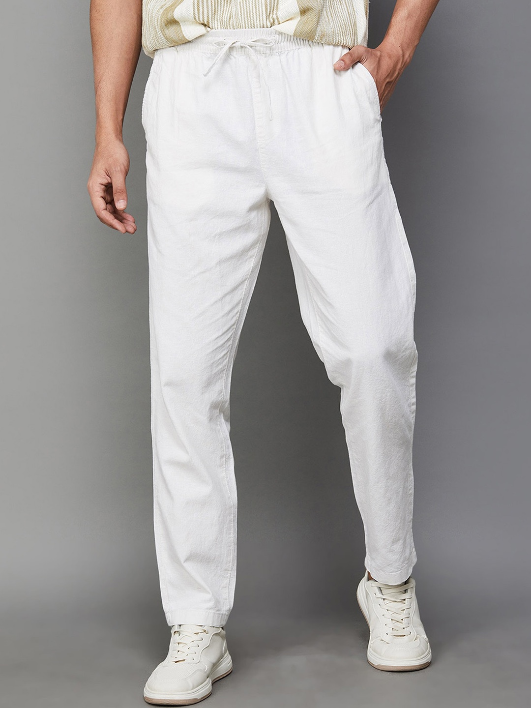 

Fame Forever by Lifestyle Men Tapered Fit Mid-Rise Chinos Trousers, White