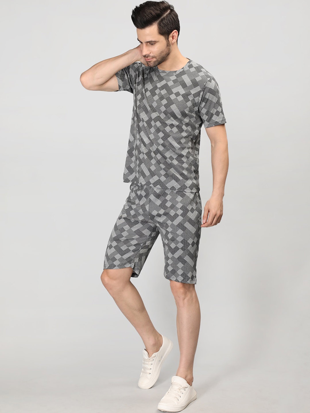 

NEVA Printed T-Shirt & Shorts, Black