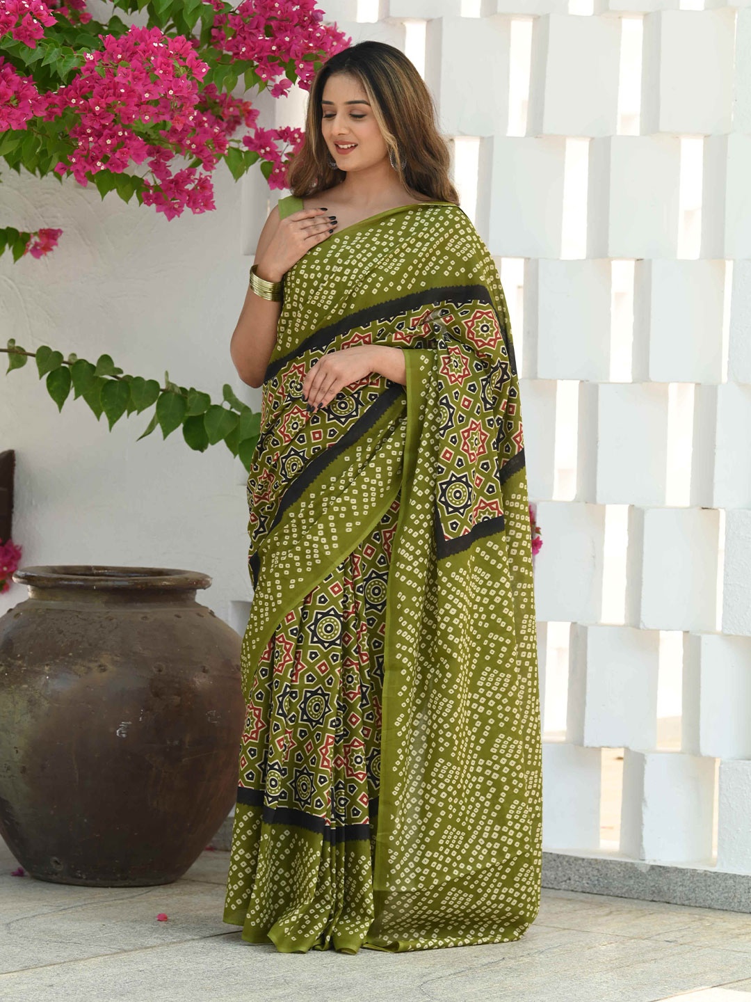 

BEATITUDE Geometric Printed Pure Cotton Saree, Green