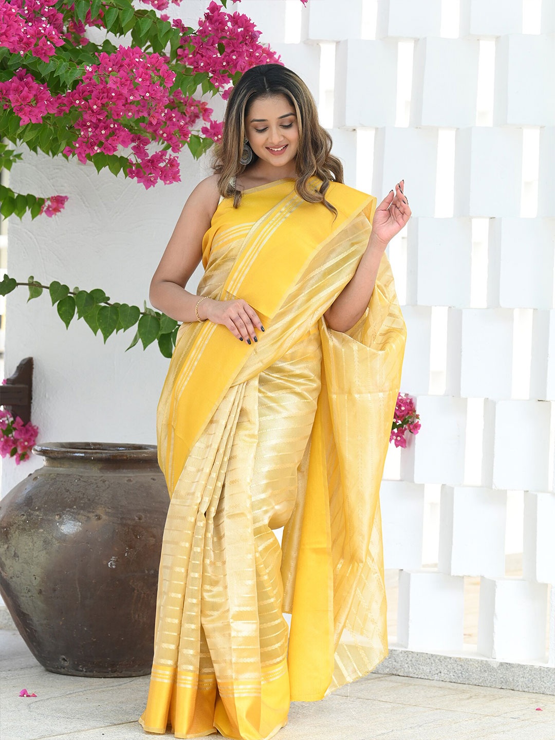 

BEATITUDE Leheriya Woven Design Zari Banarasi Saree, Yellow