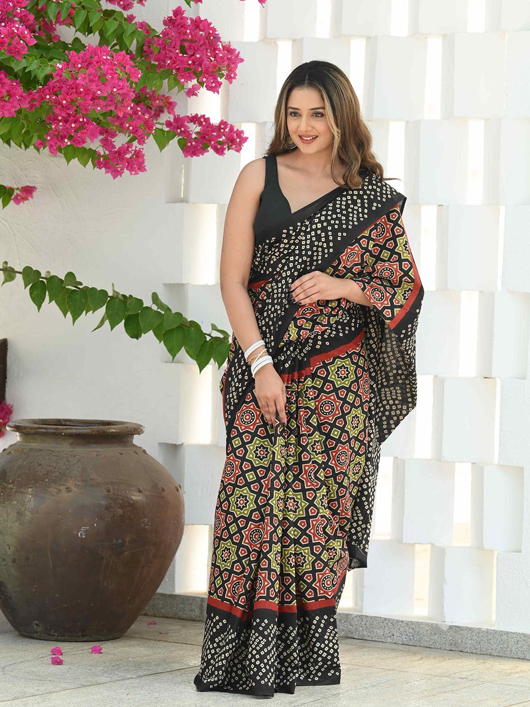 

BEATITUDE Ethnic Motifs Printed Pure Cotton Saree, Black