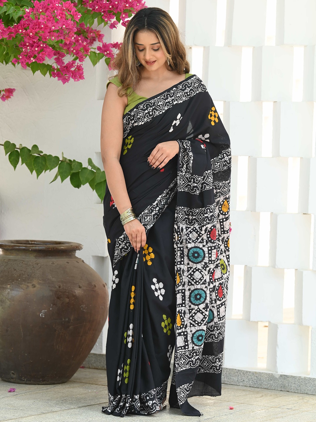 

BEATITUDE Ethnic Motifs Printed Pure Cotton Saree, Black