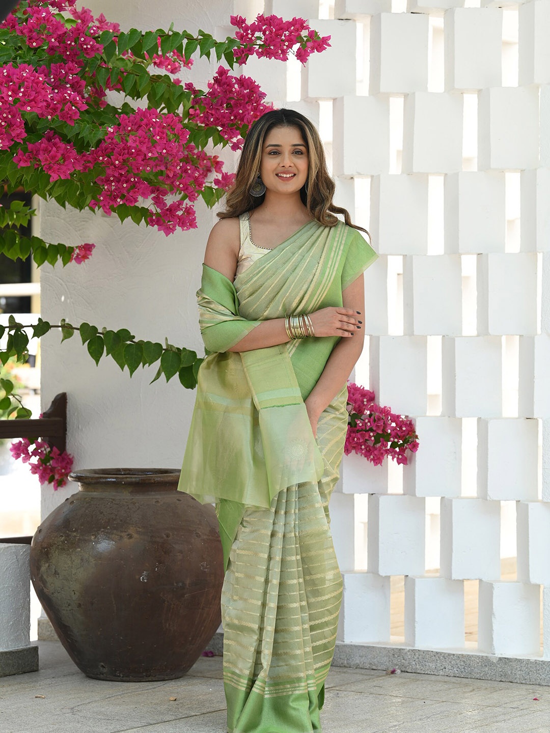 

BEATITUDE Striped Woven Design Zari Saree, Green