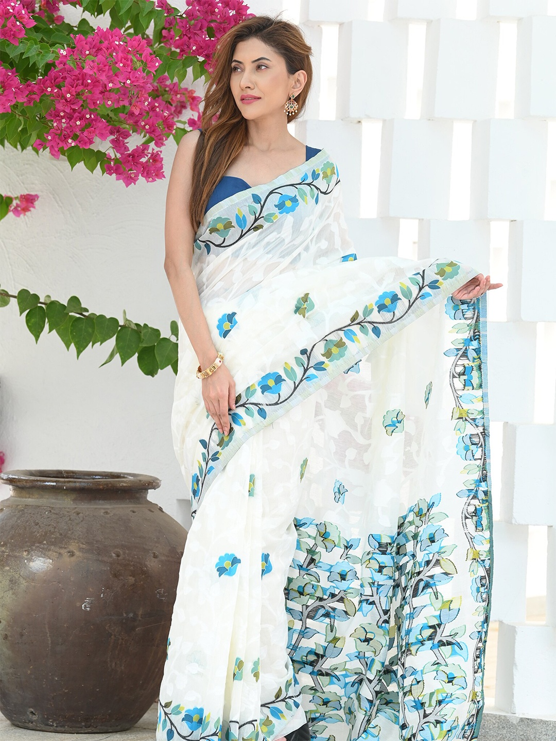 

BEATITUDE Floral Woven Design Pure Cotton Saree, White