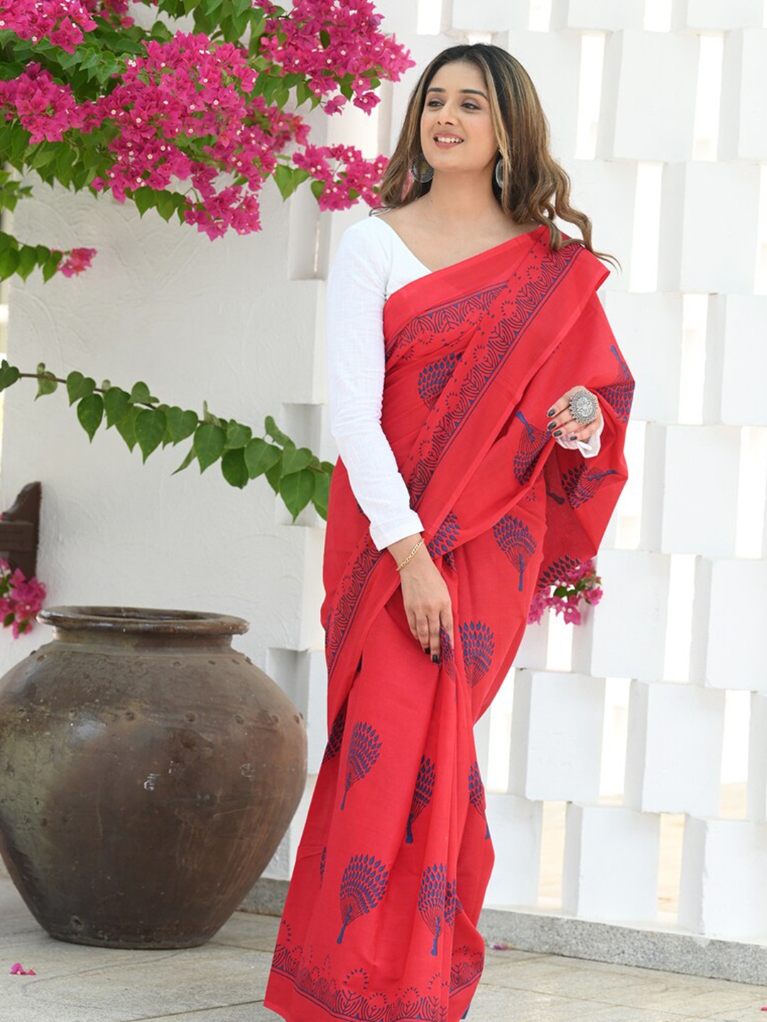 

BEATITUDE Ethnic Motifs Printed Pure Cotton Saree, Red