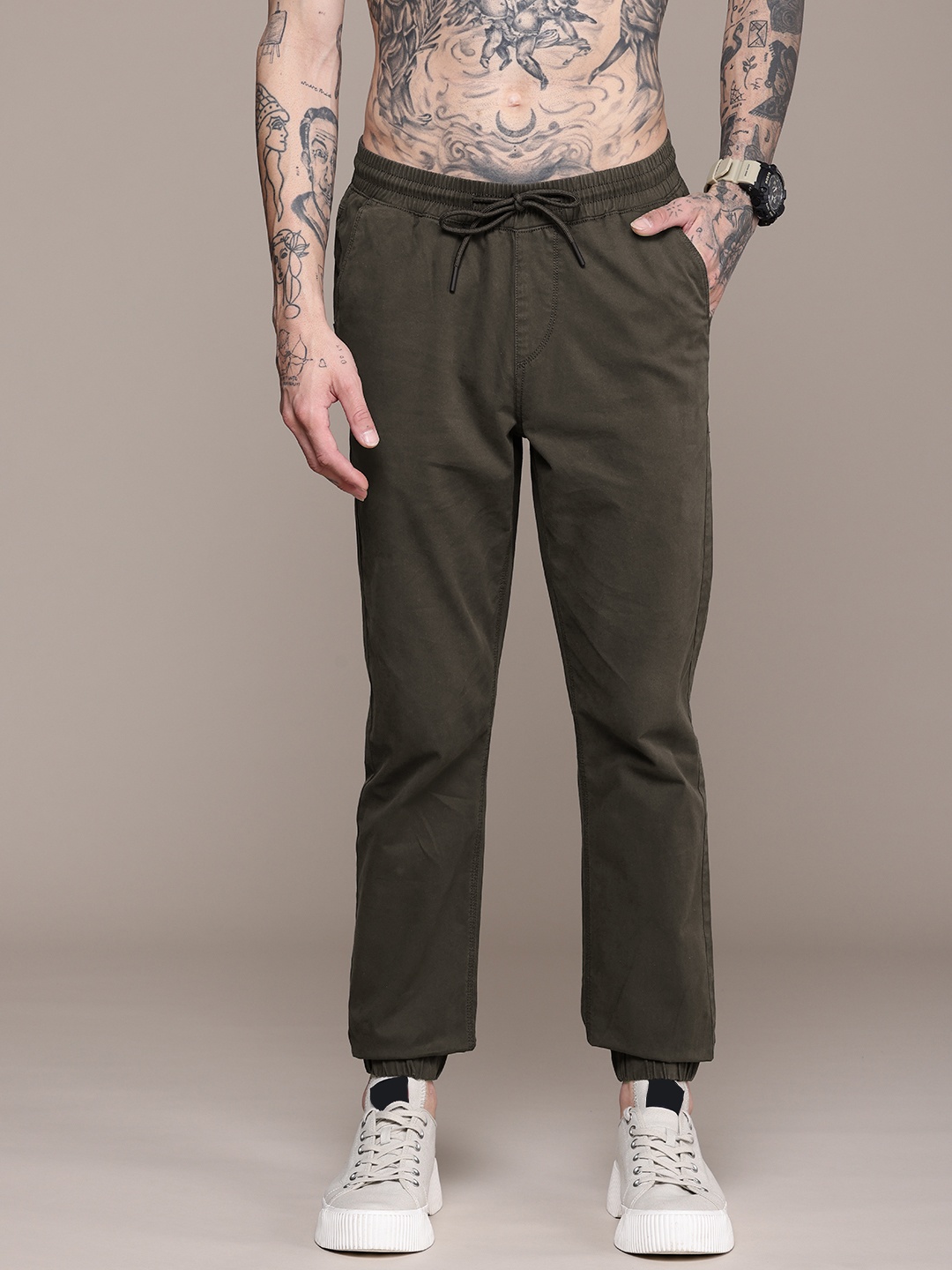 

Roadster Men Relaxed Tapered Fit Joggers, Brown