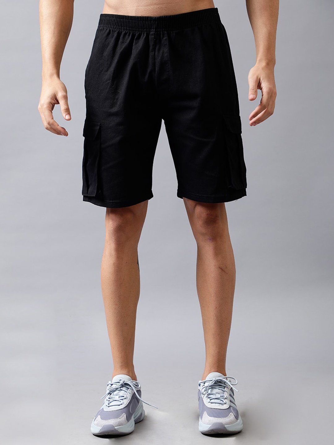 

Mad Over Print Men Relaxed Loose Fit Wrinkle Free Shorts, Black