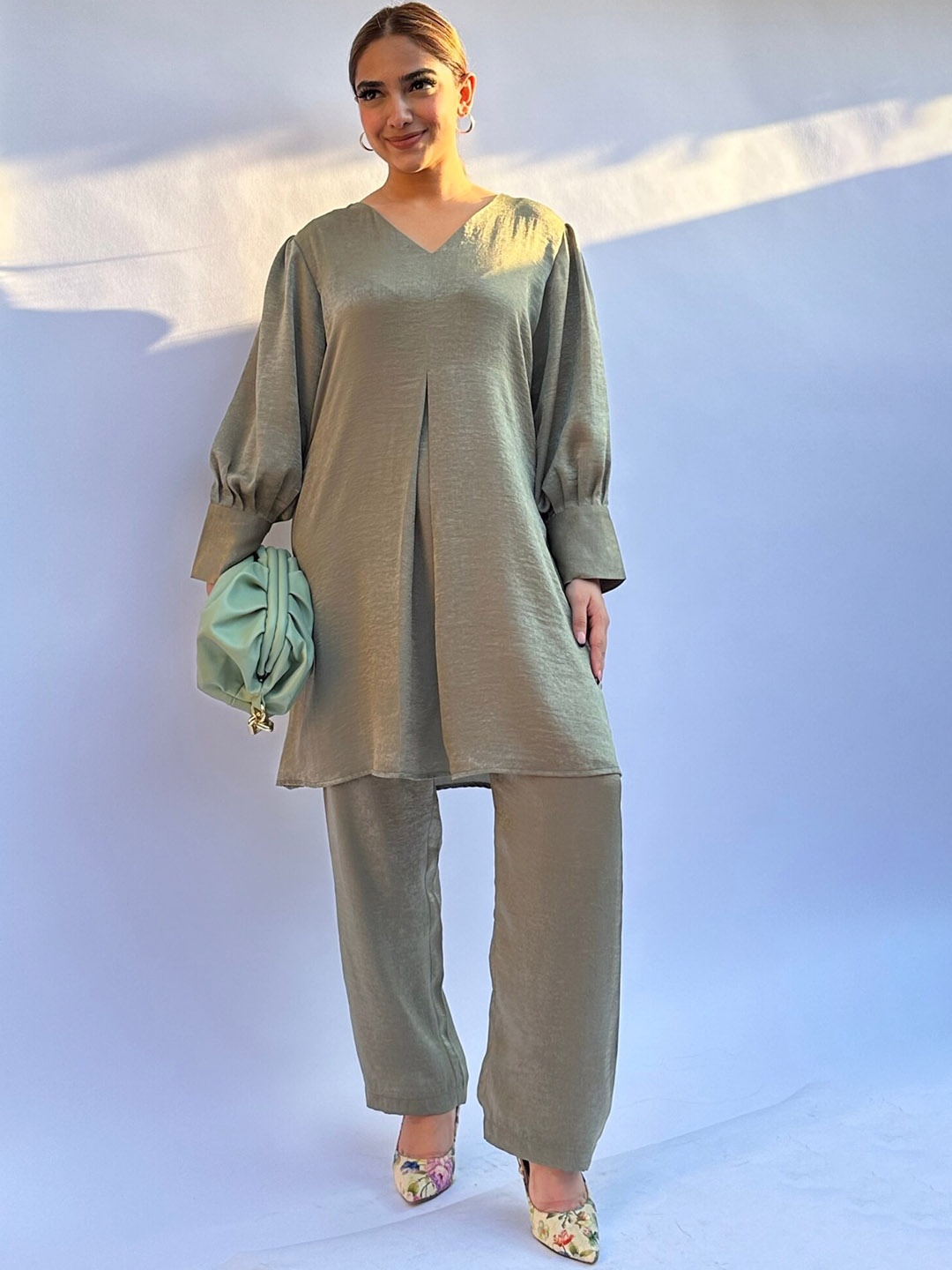 

NoLabels Long Sleeve V-Neck Top And Trouser, Olive