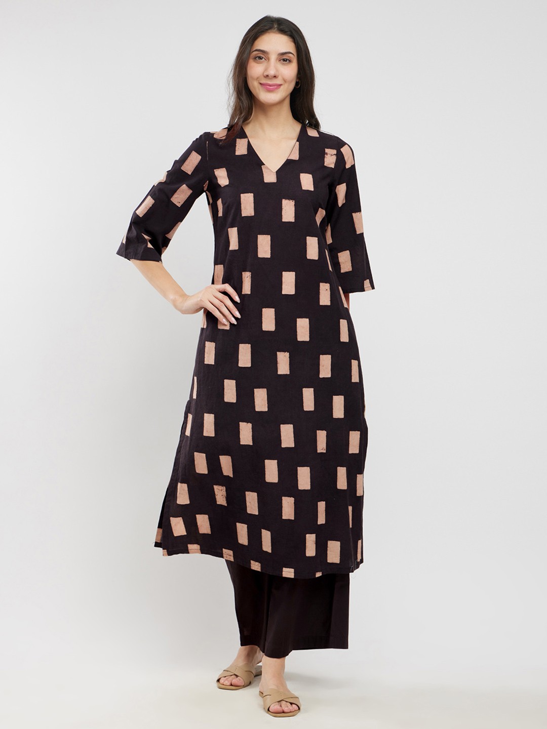 

Pink Fort Geometric Printed Pure Cotton Straight Kurta with Palazzos, Black