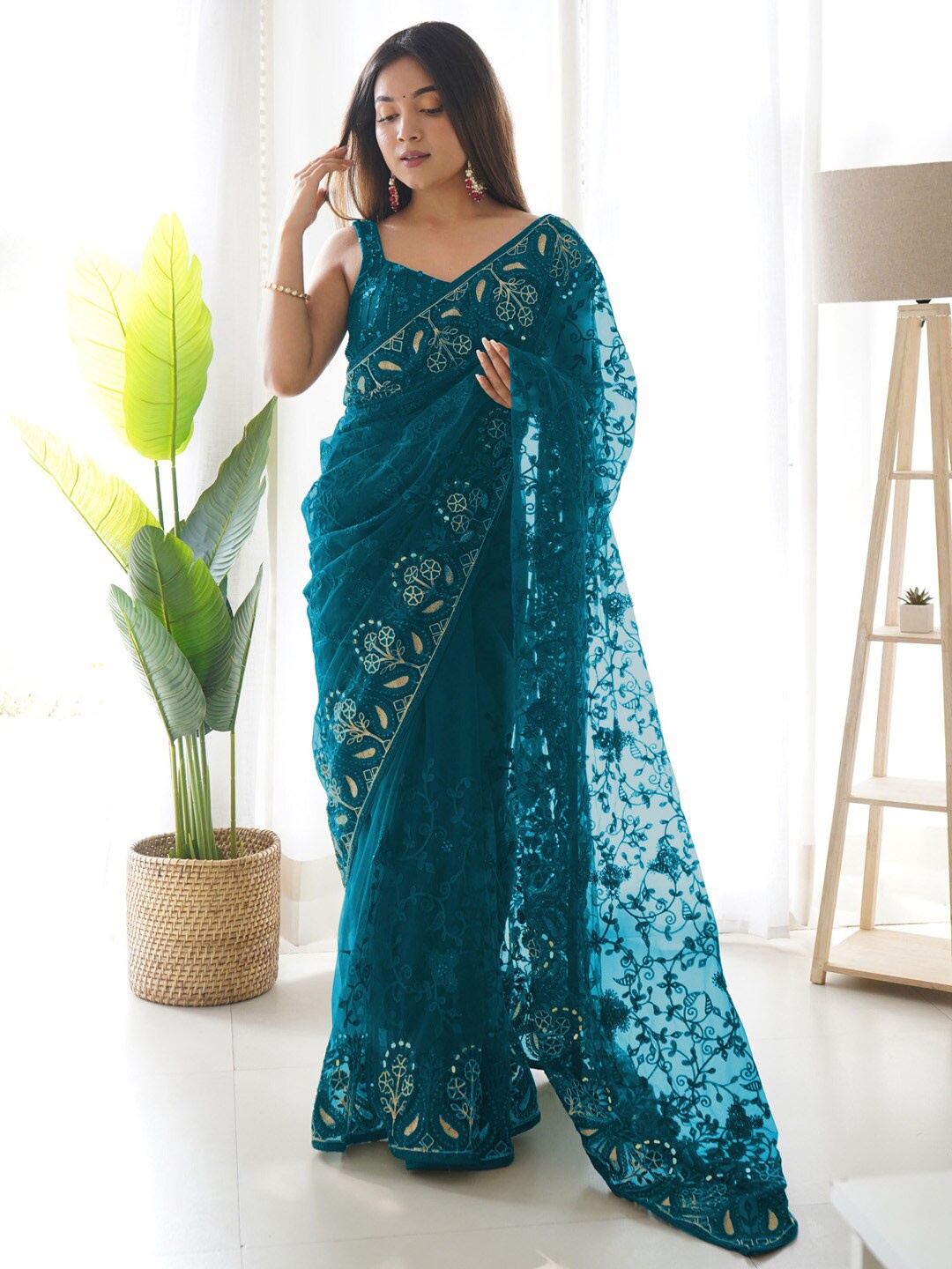 

Saree mall Embellished Sequinned Net Saree, Teal