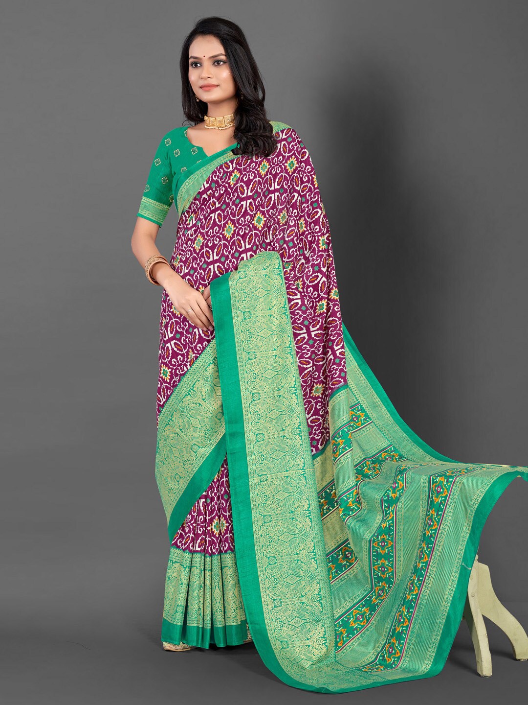 

Mitera Ethnic Motifs Printed Saree, Magenta
