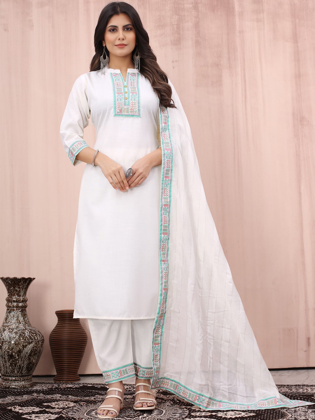 

MINGORA Yoke Design Regular Thread Work Kurta with Trousers & Dupatta, Cream