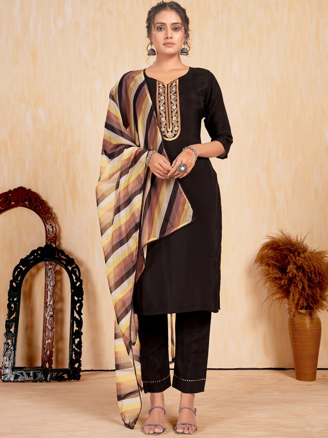 

MINGORA Round Neck Floral Yoke Design Beads and Stones Kurta with Trouser & Dupatta, Black