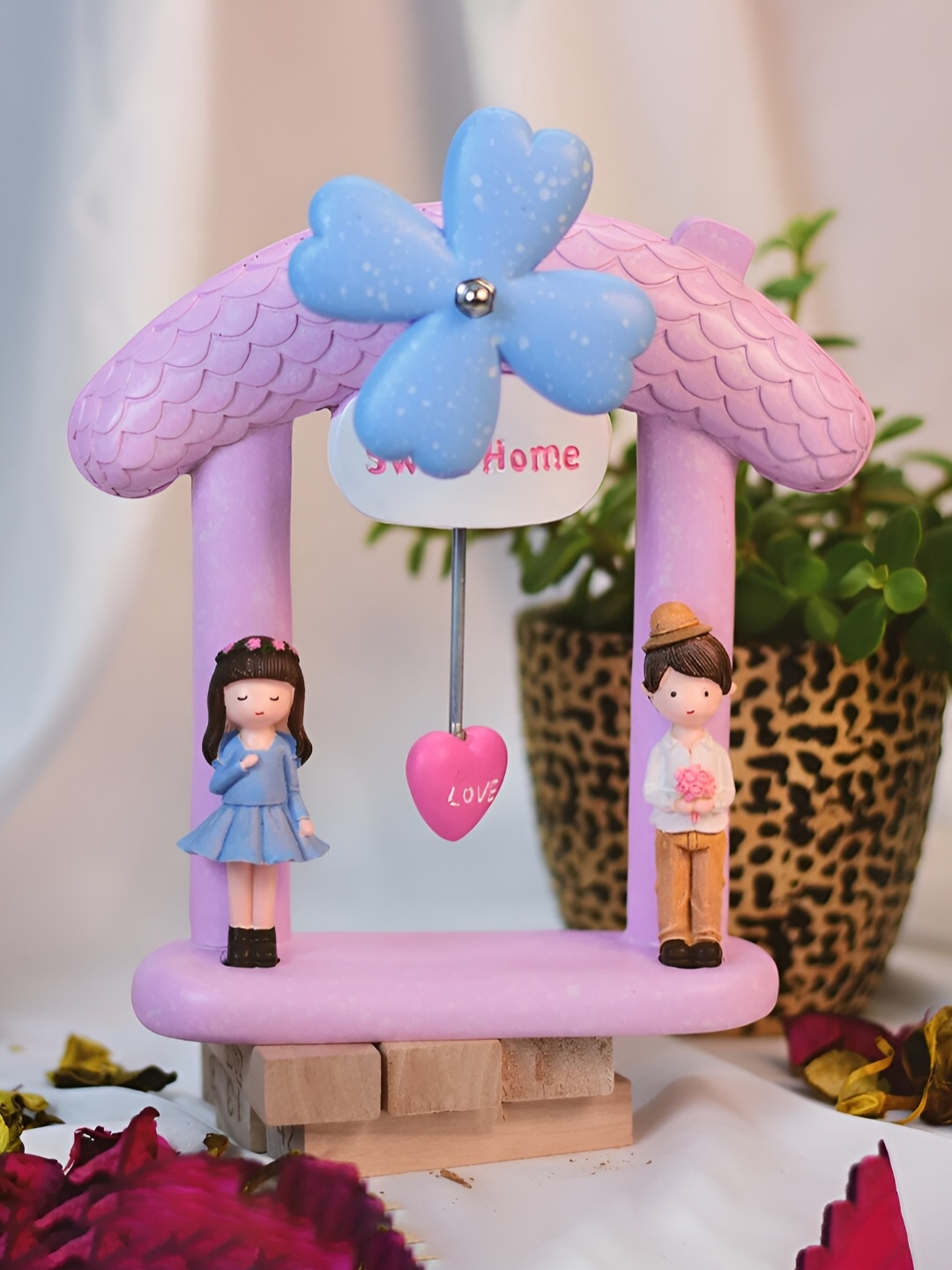 

Giftii Purple Figurine Showpiece
