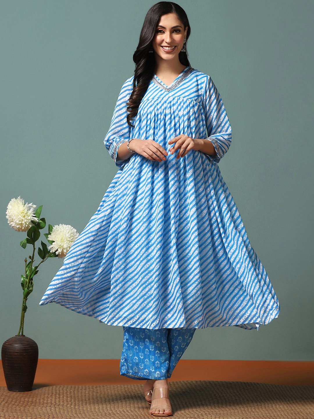 

FASHION DREAM Leheriya Printed V-Neck Three-Quarter Sleeves Kurta with Palazzos, Blue