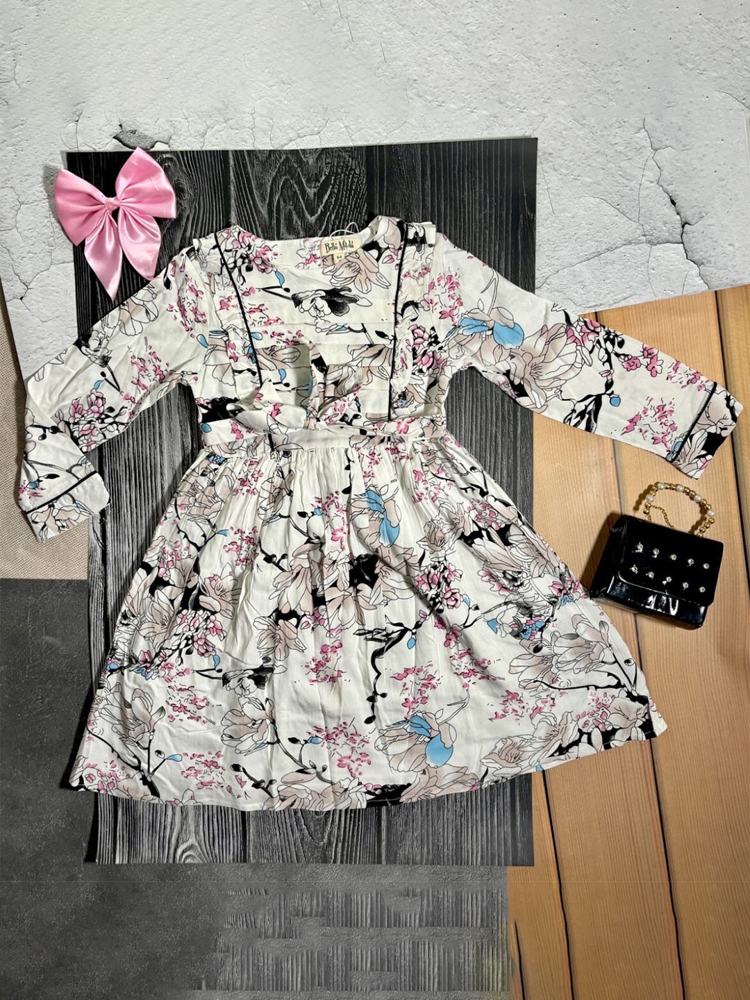 

Bella Moda Girls Floral Printed Pure Cotton Fit & Flare Dress, White