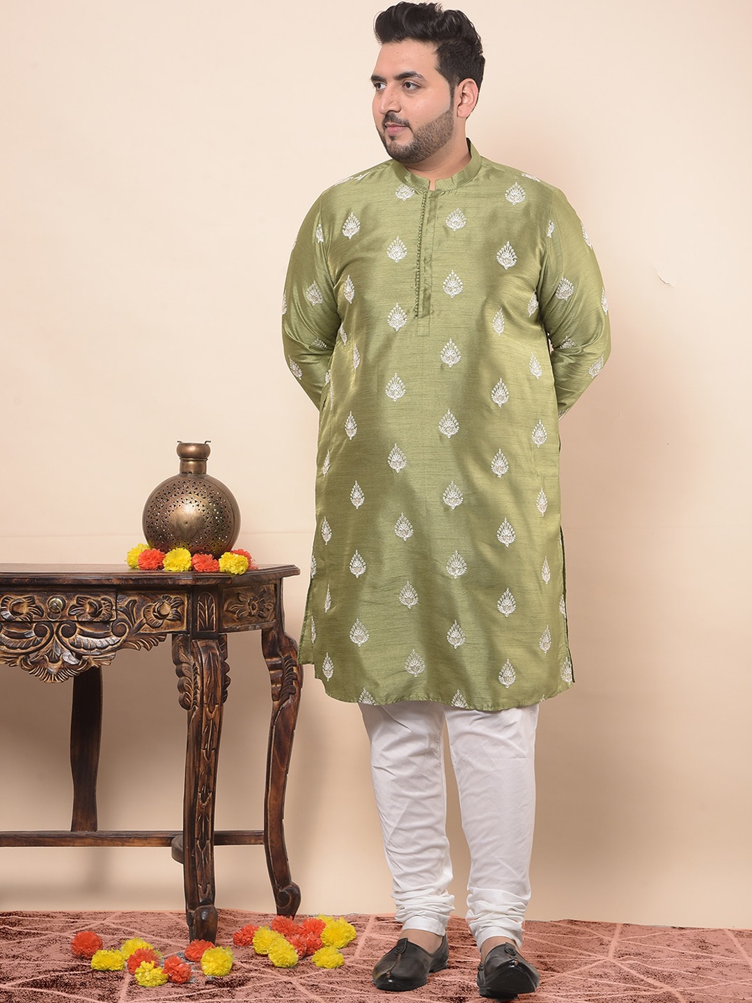 

Sztori Plus Size Ethnic Motifs Embroidered Straight Kurta with Churidar, Green