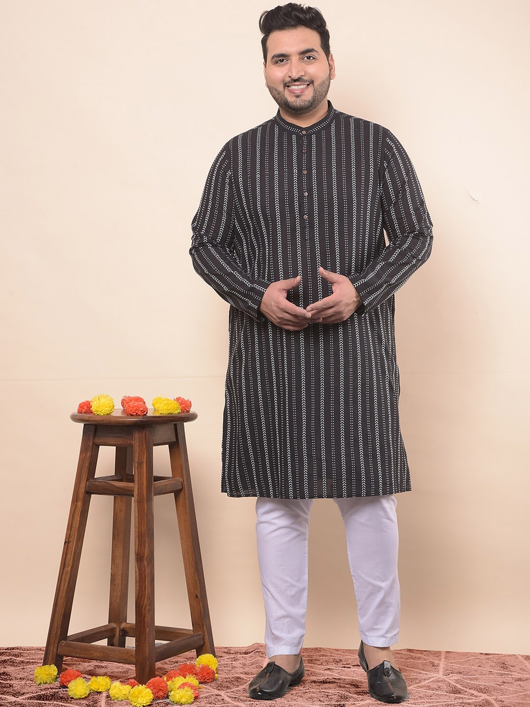 

Sztori Plus Size Woven Design Straight Kurta with Pyjamas, Black