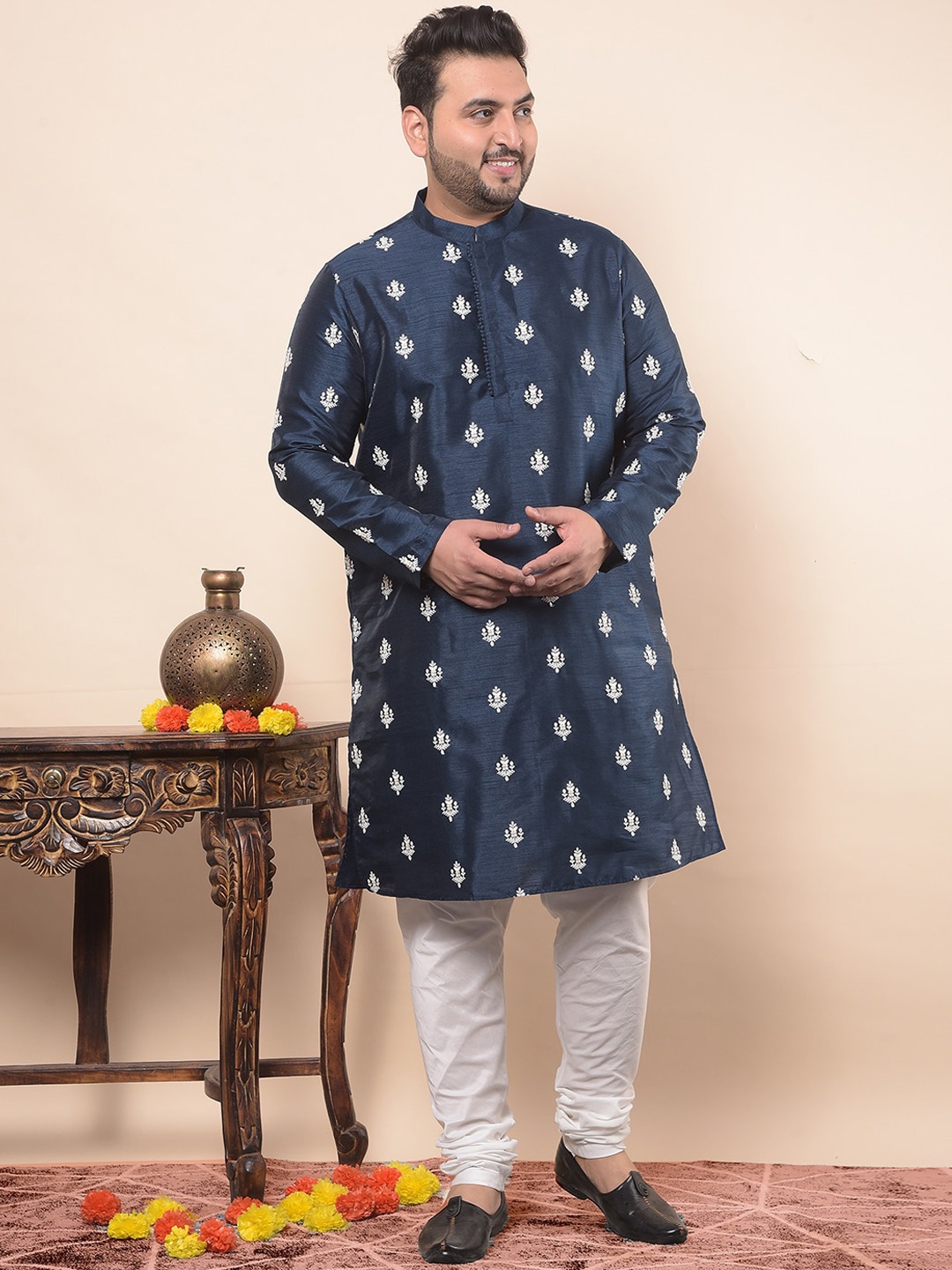 

Sztori Plus Size Floral Embroidered Regular Thread Work Kurta with Churidar, Navy blue