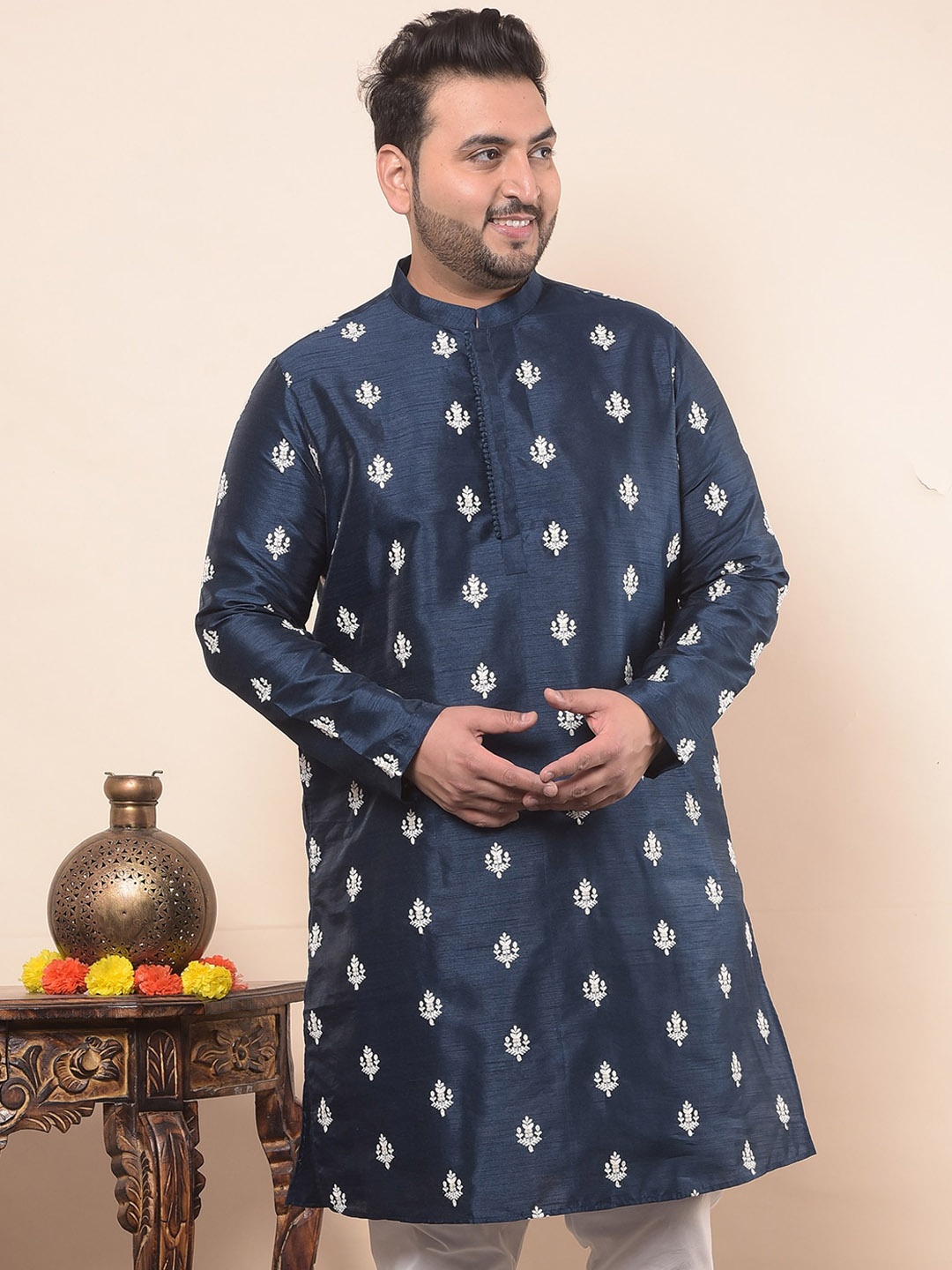 

Sztori Plus Size Embroidered Thread Work Strigth Kurta, Navy blue