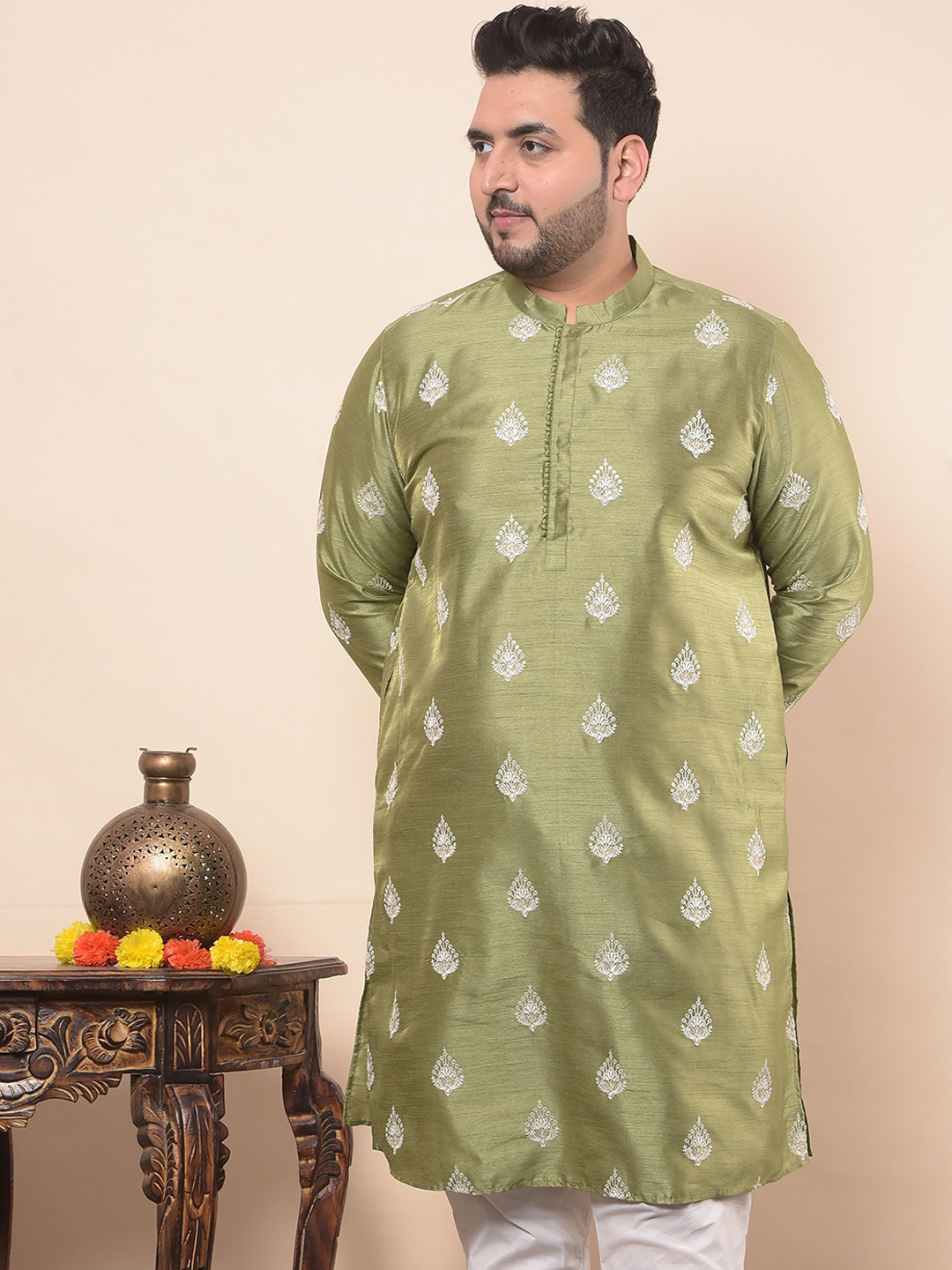 

Sztori Plus Size Geometric Embroidered Thread Work Kurta, Green