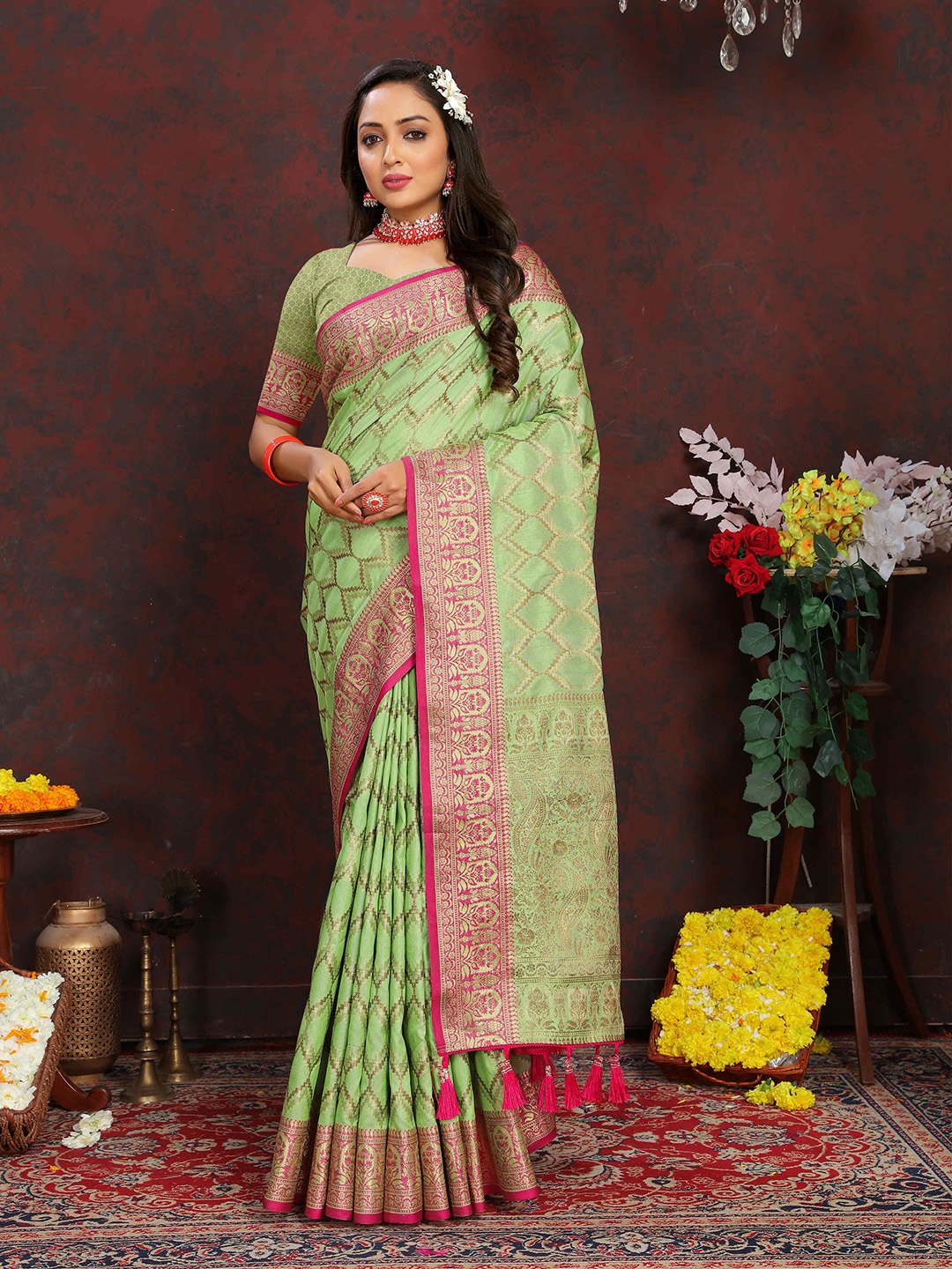 

PHEASANT Geometric Printed Zari Saree, Green