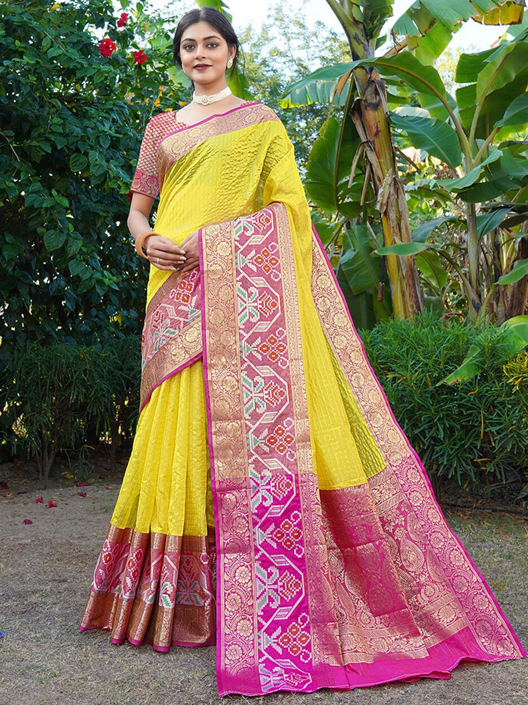 

JUST FASHION Woven Design Zari Banarasi Saree, Yellow