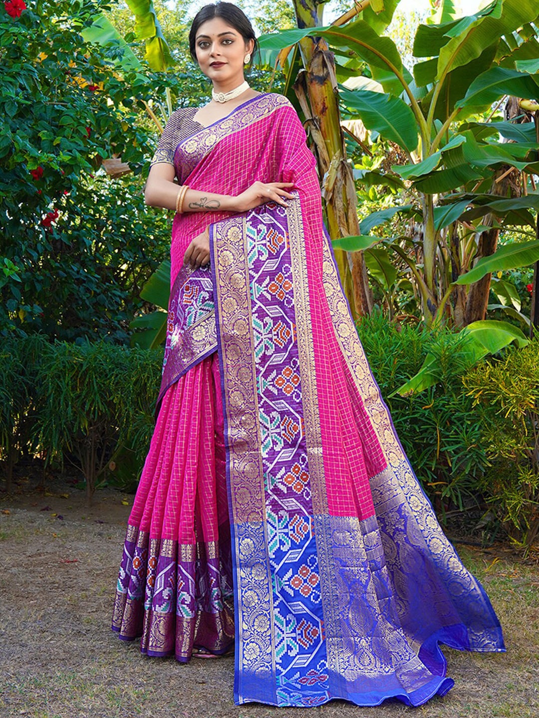 

JUST FASHION Checked Woven Design Zari Banarasi Saree, Pink