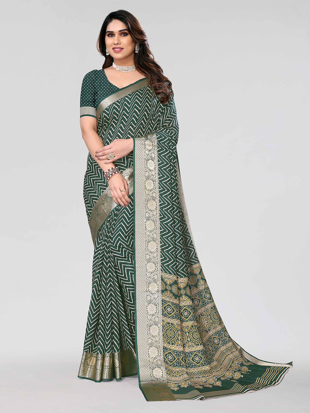 

HALFSAREE STUDIO Floral Zari Art Silk Saree, Green