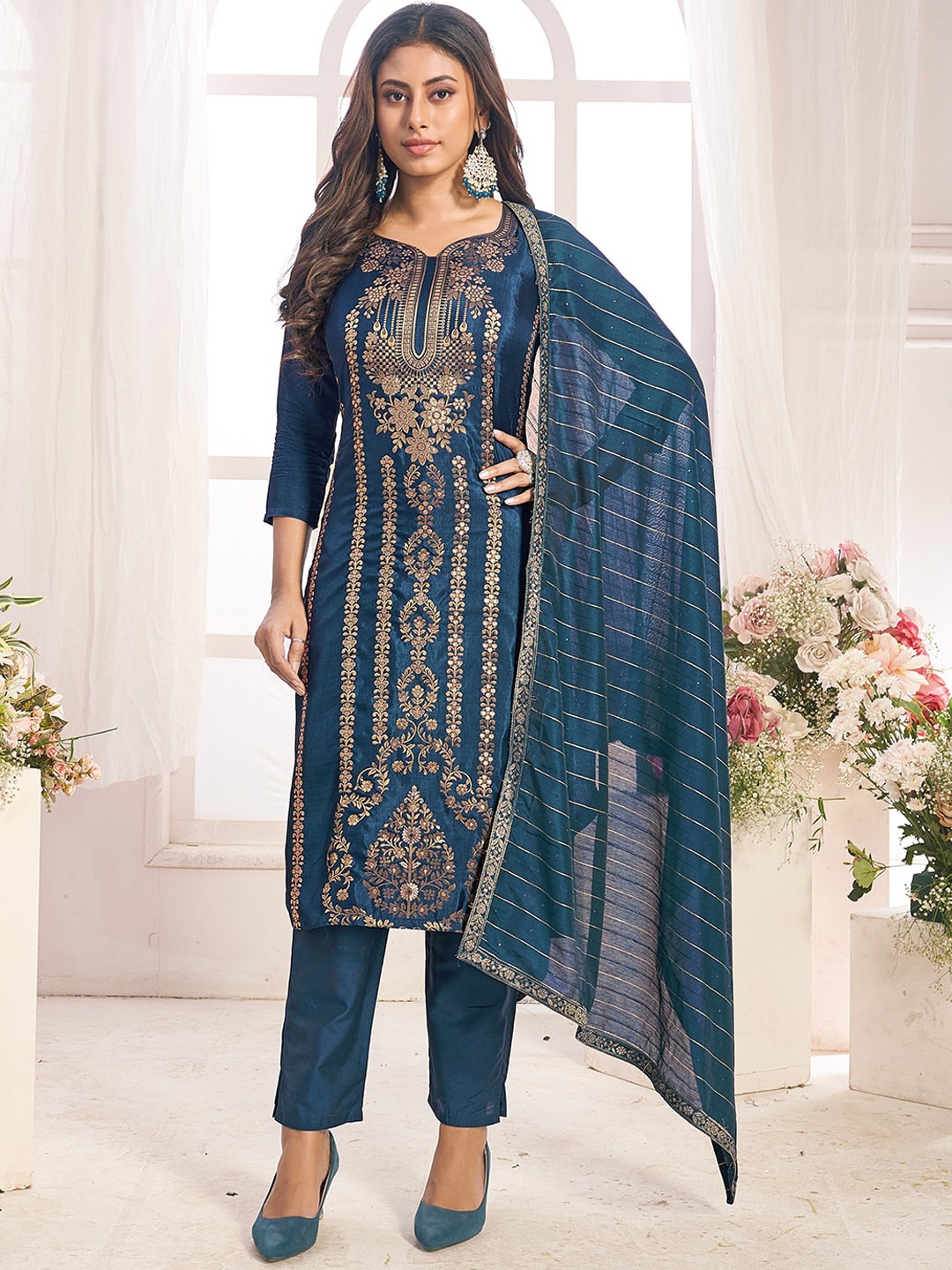 

Ishin Ethnic Motifs Regular Thread Work Straight Kurta With Trousers & Dupatta, Navy blue