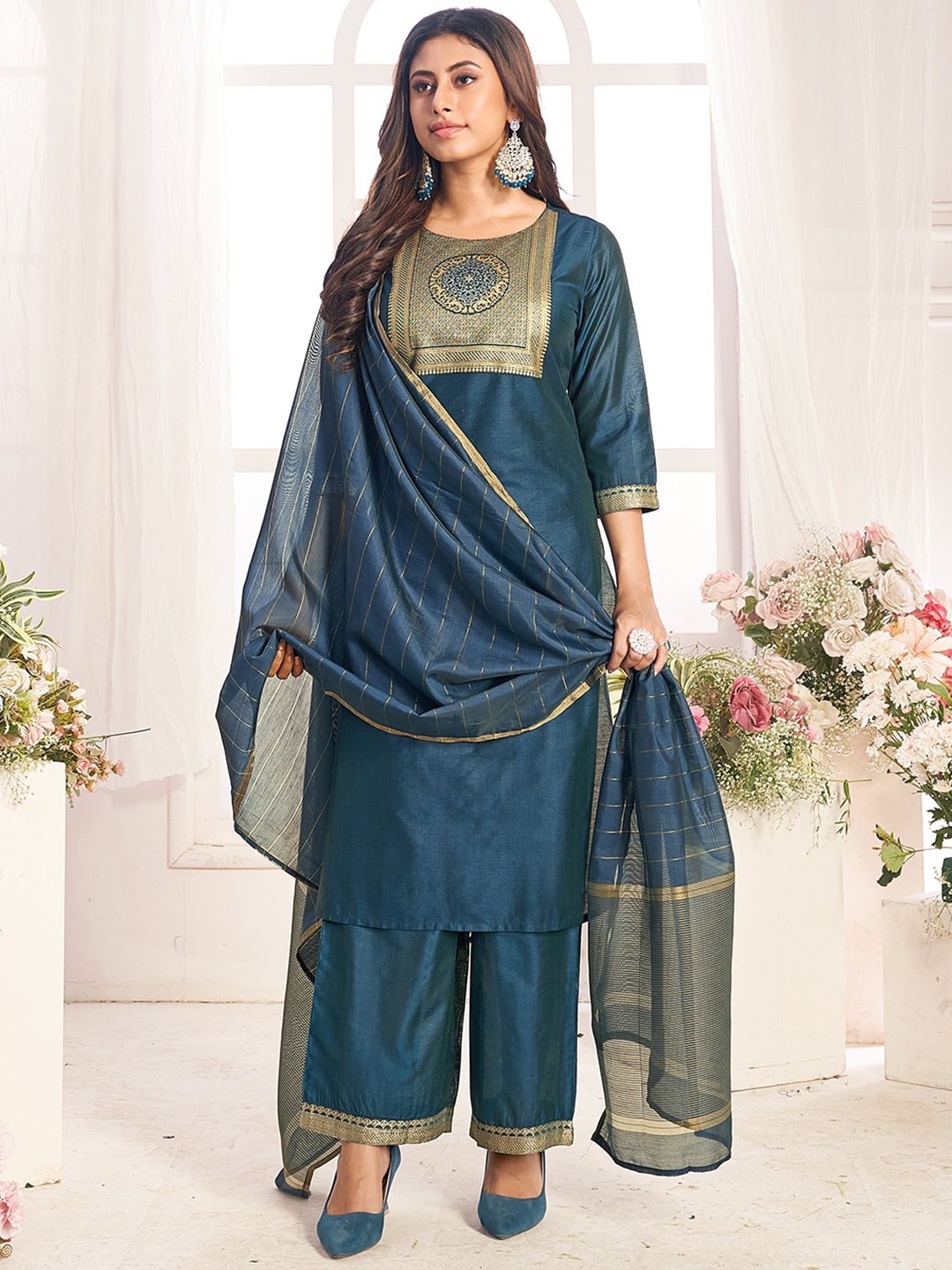 

Ishin Women Ethnic Motifs Yoke Design Regular Straight Kurta With Trousers & Dupatta, Teal