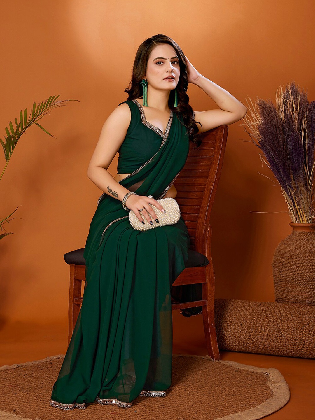 

FABMORA Embellished Mirror Work Saree, Green