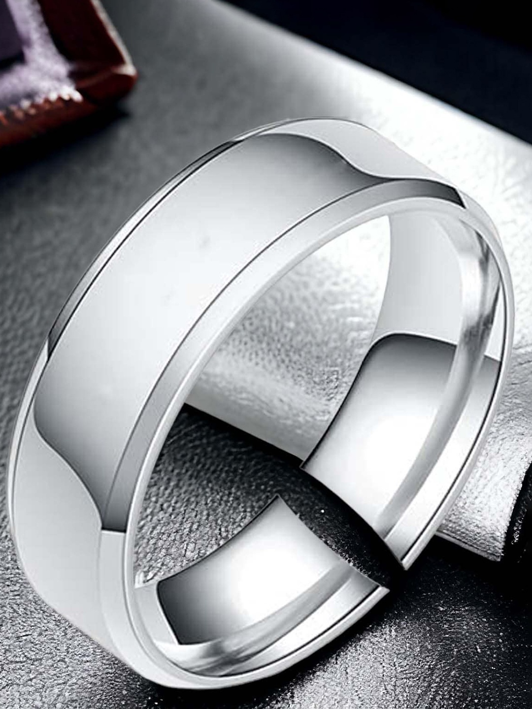 

Okos Men Stainless Steel Rhodium-Plated Band Finger Ring, Silver