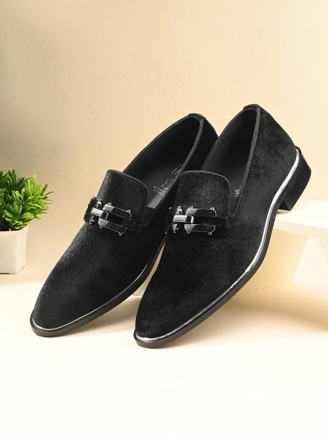 

Hitz Men Textured Formal Loafers, Black