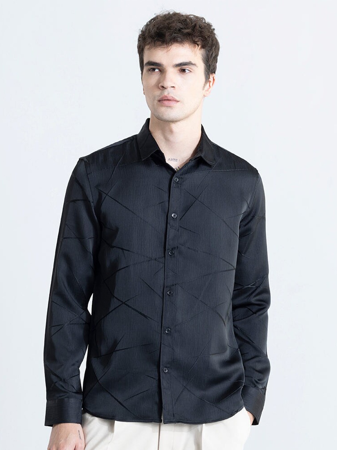 

Snitch Black Classic Spread Collar Long Sleeves Slim Fit Opaque Casual Shirt