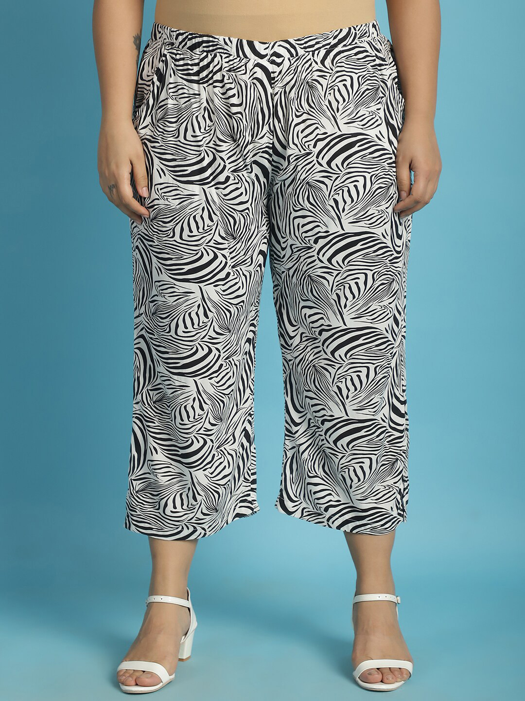 

theRebelinme Women Plus Size Abstract Printed Cropped Trousers, White