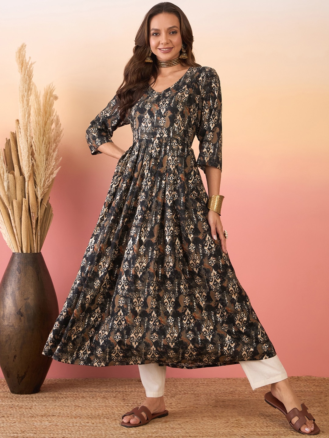 

InWeave Ethnic Motifs Printed V-Neck Anarkali Kurta, Black