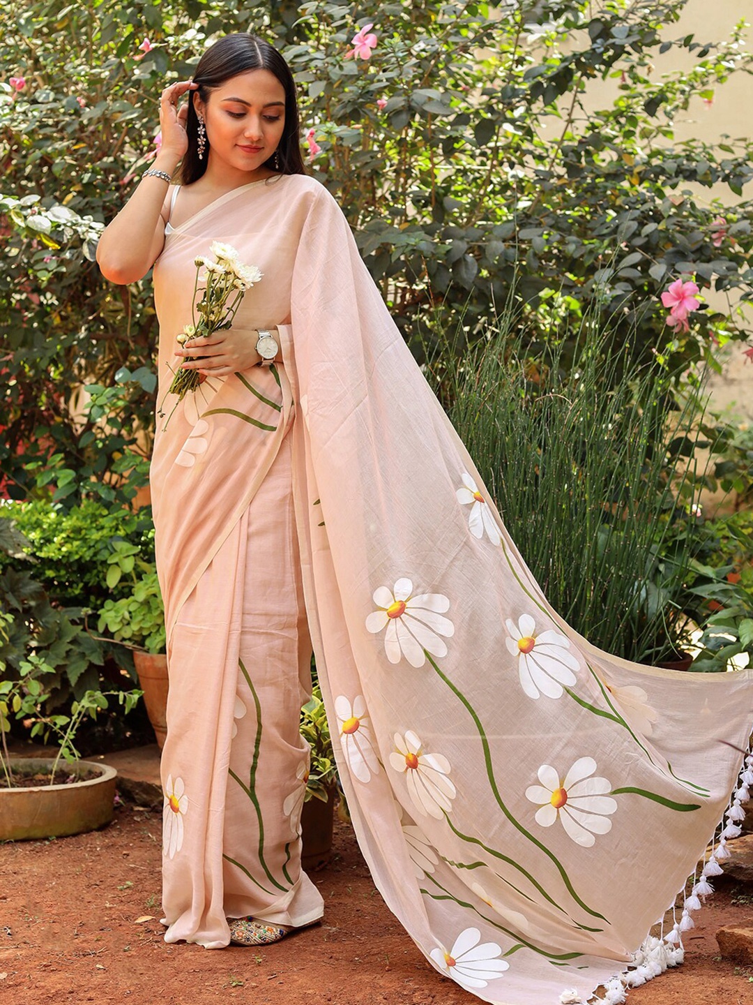 

TEEJH Floral Pure Cotton Murshidabad silk Saree, Cream