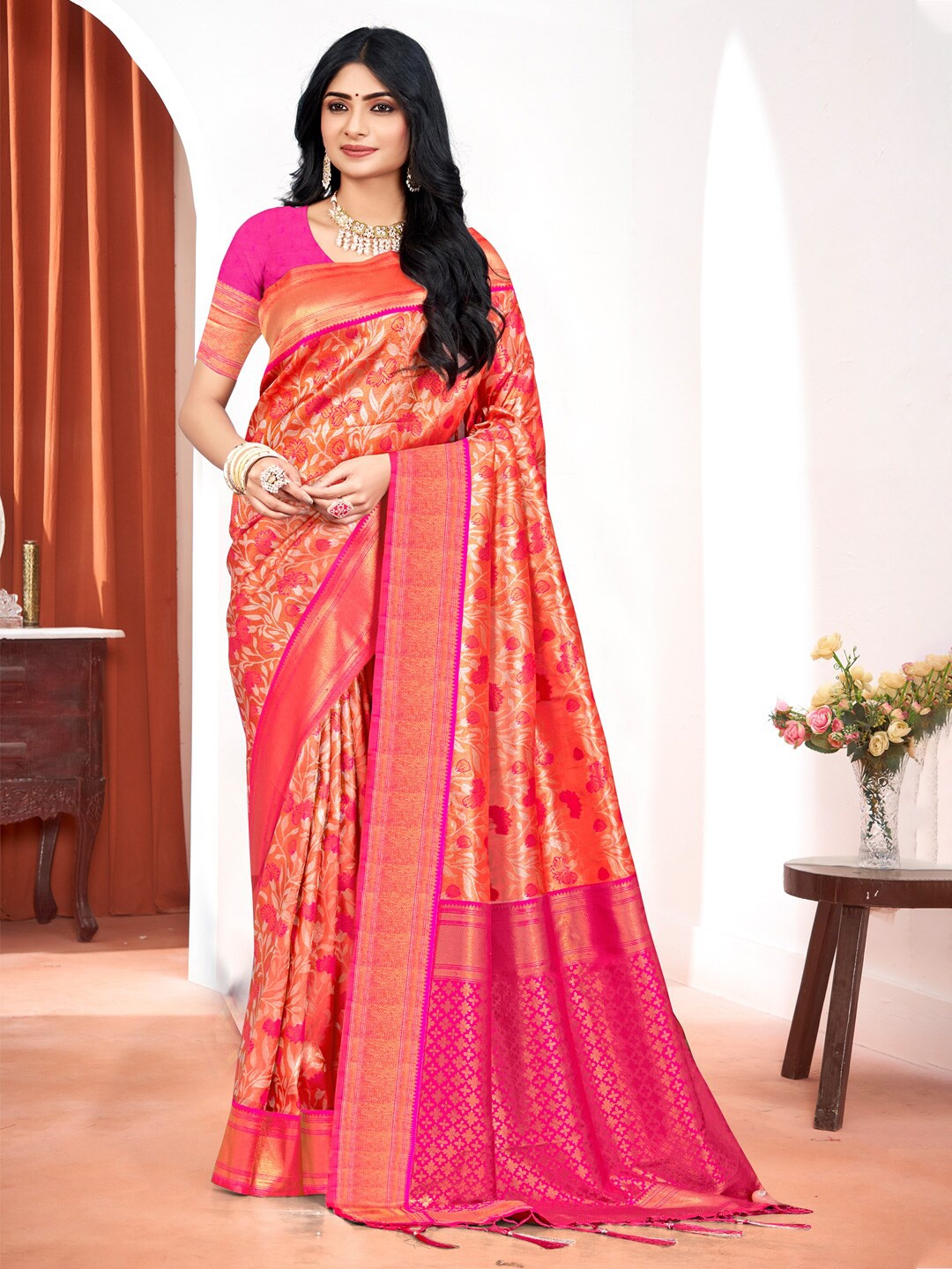 

SANGAM PRINTS Floral Woven Design Zari Saree, Pink
