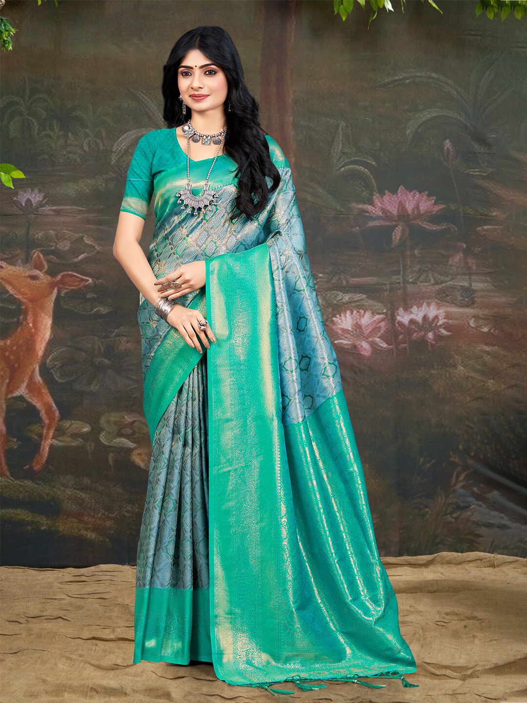 

SANGAM PRINTS Floral Woven Design Zari Saree, Green