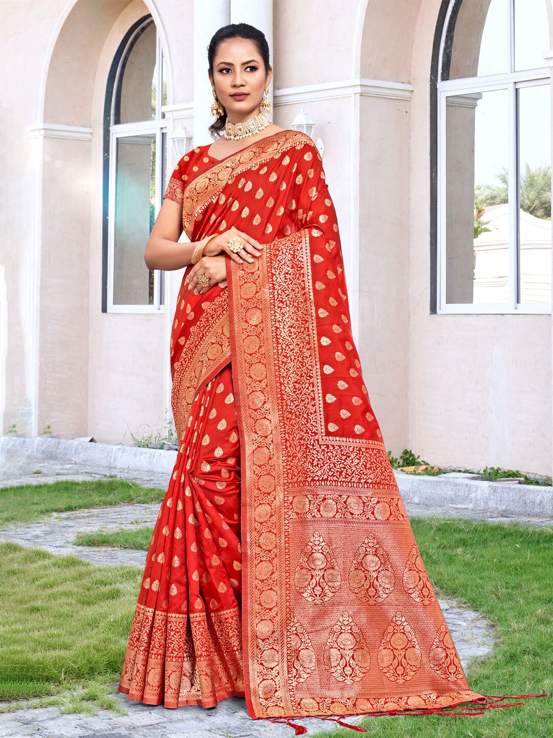 

SANGAM PRINTS Floral Woven Design Zari Saree, Red