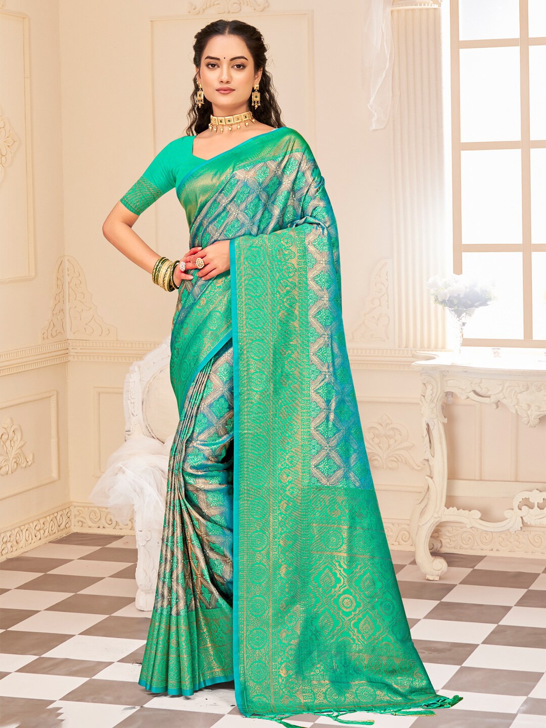 

SANGAM PRINTS Floral Woven Design Zari Saree, Green