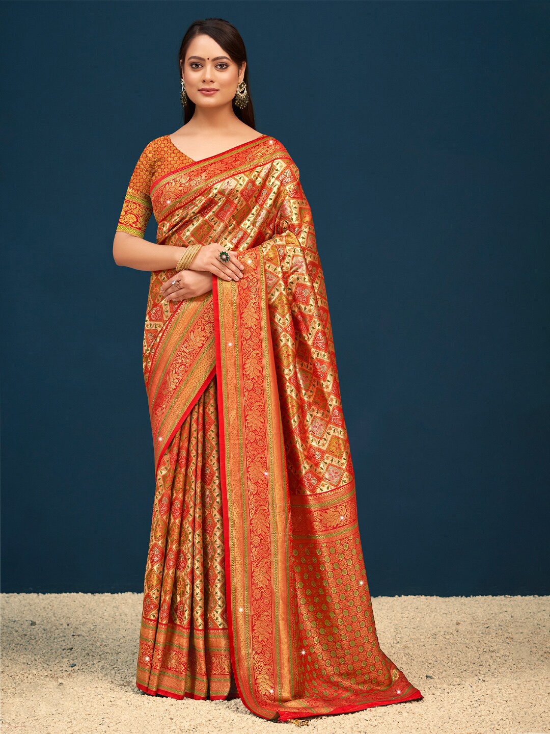 

SANGAM PRINTS Floral Woven Design Zari Saree, Red