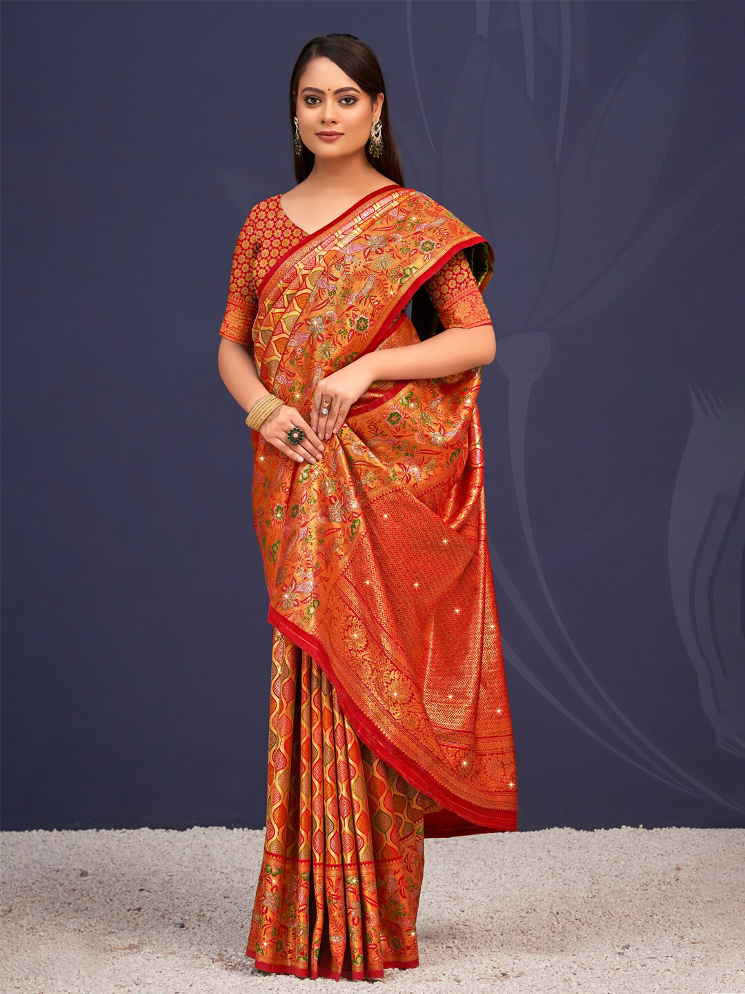 

SANGAM PRINTS Floral Woven Design Zari Saree, Maroon