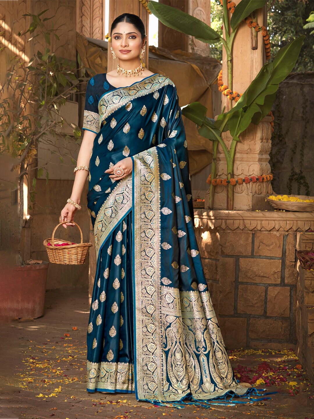 

SANGAM PRINTS Floral Woven Design Zari Satin Saree, Blue