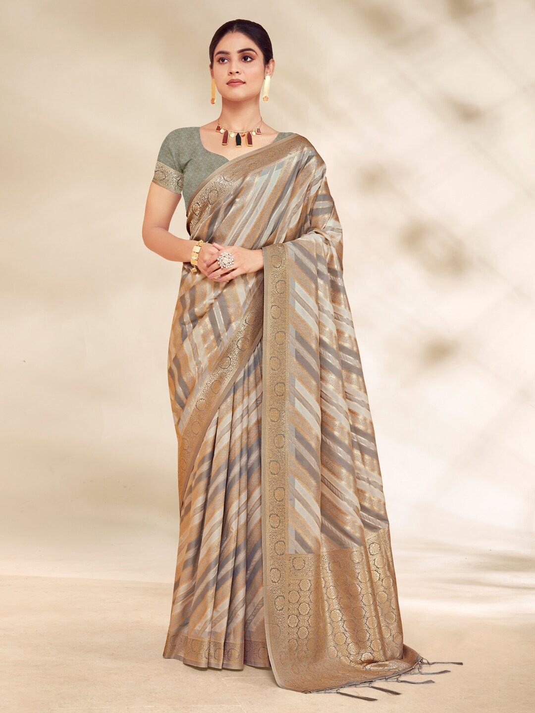 

SANGAM PRINTS Leheriya Zari Saree, Grey